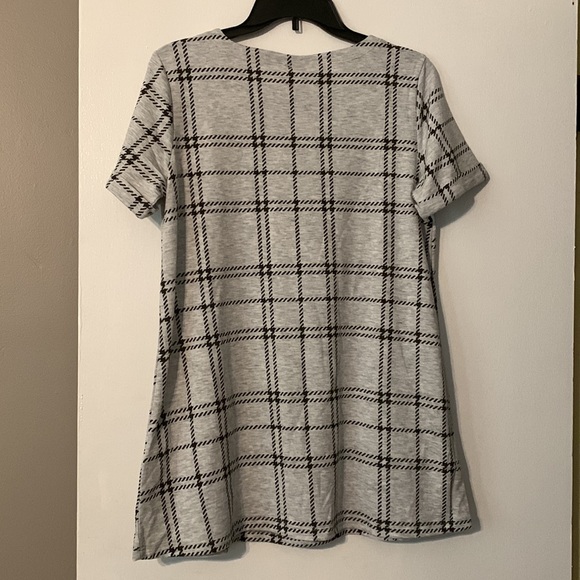 Cable and Gauge - Black and Grey Tunic with two front slouch pockets - Picture 5 of 5